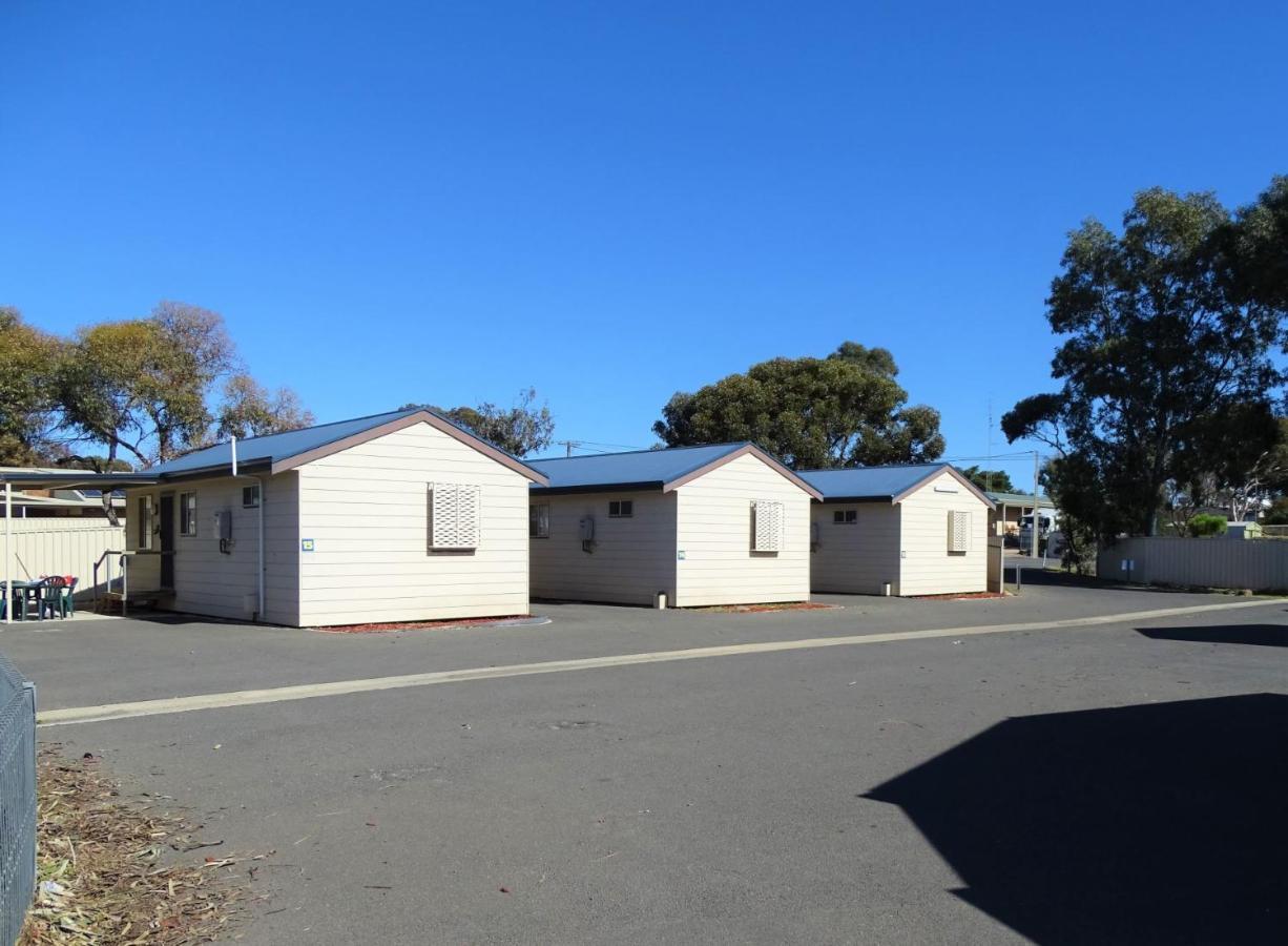 Мотель Moonta Bay Cabins Port Moonta Экстерьер фото