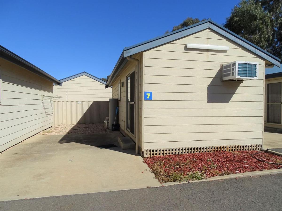 Мотель Moonta Bay Cabins Port Moonta Экстерьер фото