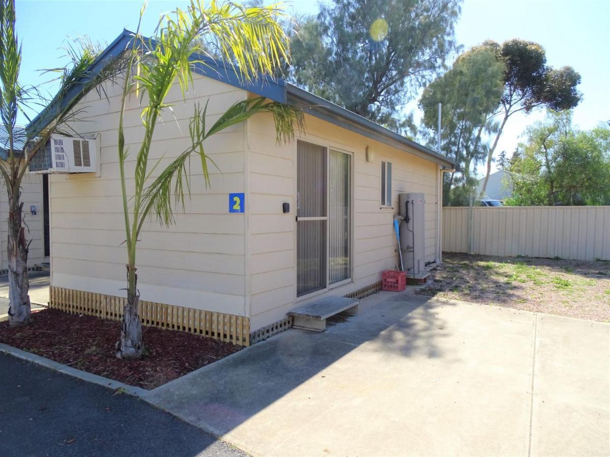 Мотель Moonta Bay Cabins Port Moonta Экстерьер фото
