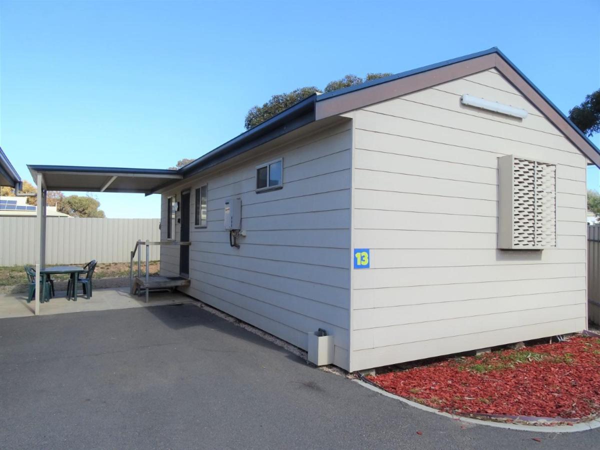 Мотель Moonta Bay Cabins Port Moonta Экстерьер фото